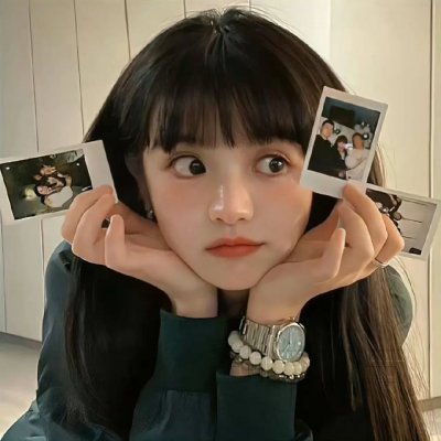 玻璃橱窗中的姑娘